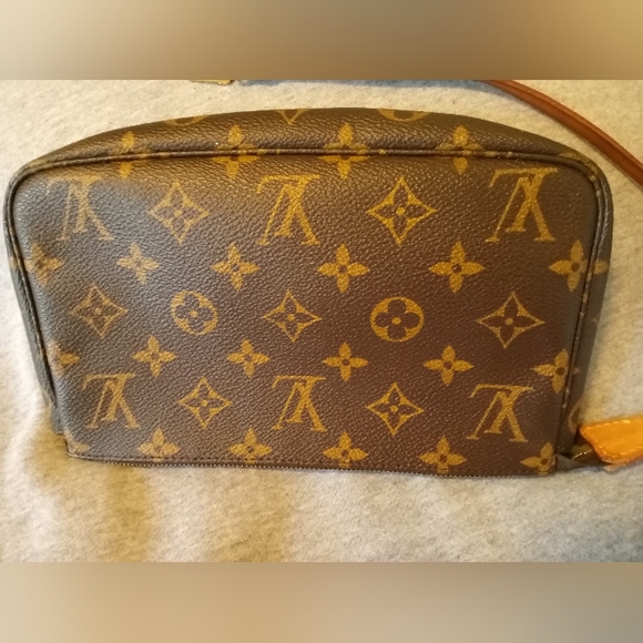 Louis Vuitton Pochette Monogram W/strap - Picture 4 of 13